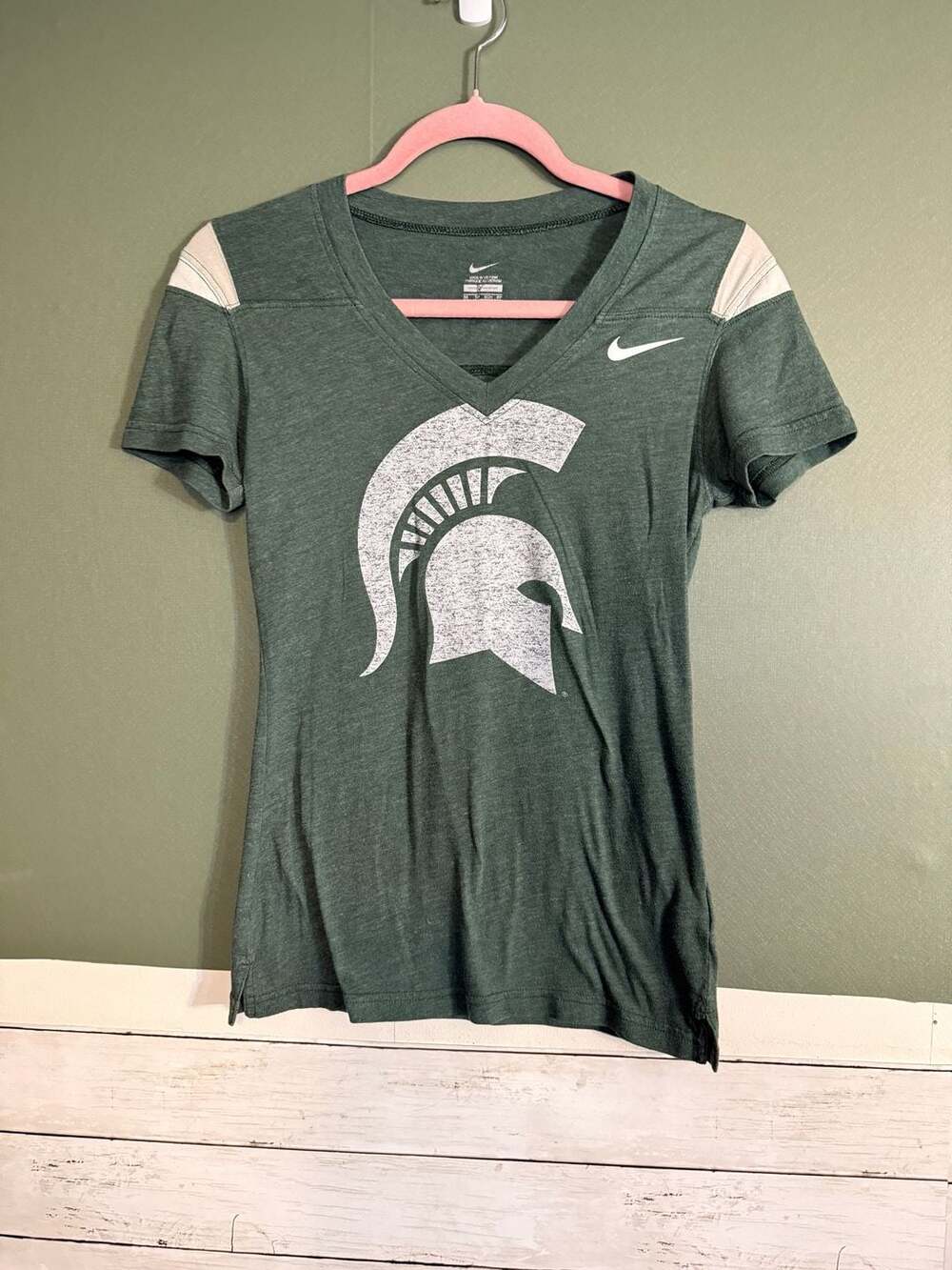 Nike Michigan State Spartans V-Neck T-Shirt Jersey Size XS‎
